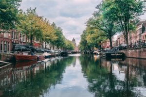 Amsterdamis saab tellida plastipüügi tuuri kanalitel