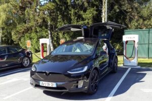 Elektrisõiduki toetust saab taotleda Tesla ostuks. Elektriauto; elektriautot